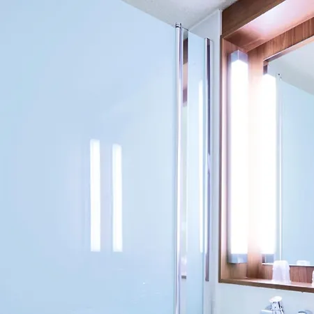 Campanile Est Technopole 3*