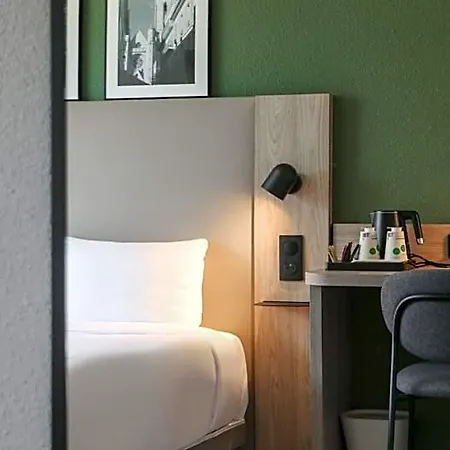 Hotel Campanile Est Technopole 3*