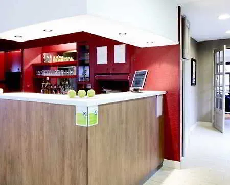Campanile Est Technopole - Restaurant Otel 3*